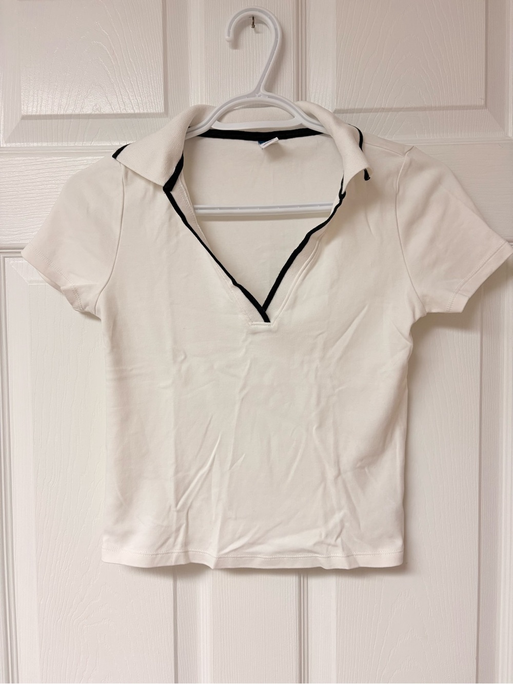 OLD NAVY Women’s White Polo-Style Short Sleeve Top with Black Trim, Size XS